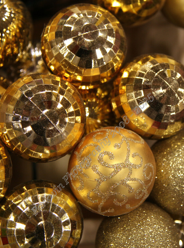 IMG 6673sl 
 Gold Christmas tree baubles stored in a box 
 Keywords: Christmas tree baubles, gold Christmas tree baubles, gold baubles